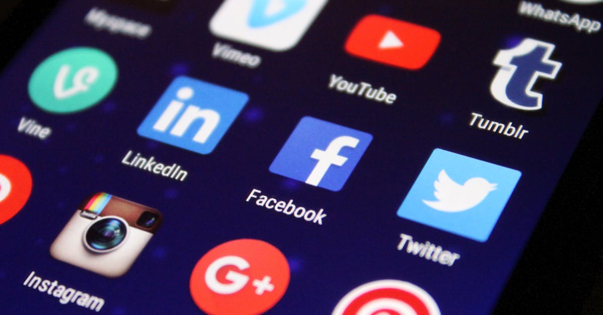 découvrez l'impact des médias sociaux sur notre quotidien, explorez les meilleures pratiques pour engager votre audience et maîtrisez les tendances digitales pour booster votre présence en ligne.