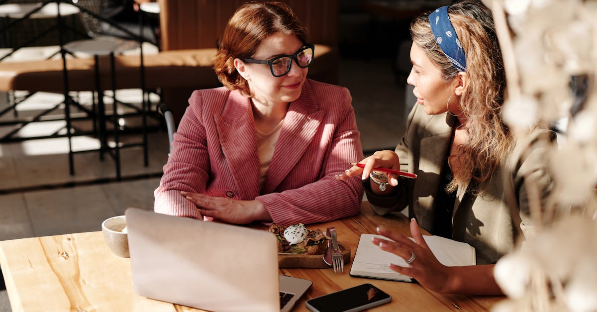 découvrez l'art du mentoring : un processus d'accompagnement transformateur qui facilite le développement personnel et professionnel. apprenez à tirer parti de l'expérience d'un mentor pour atteindre vos objectifs et surmonter les défis.