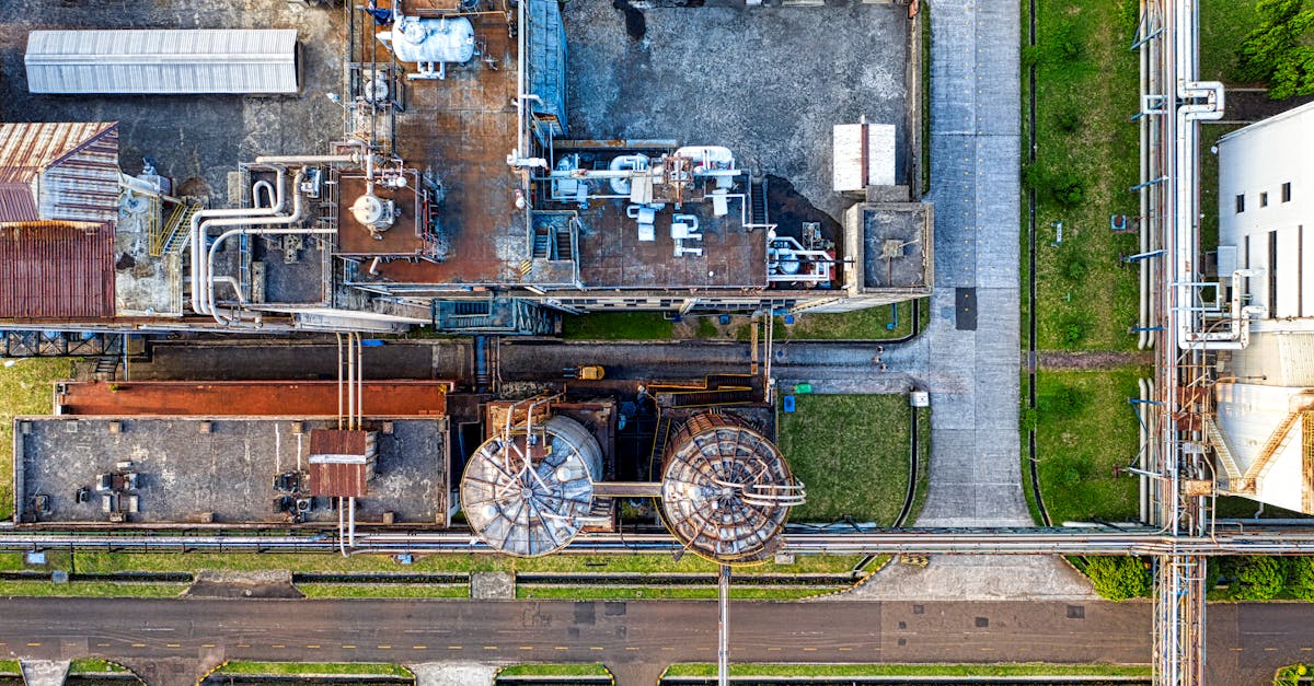 découvrez les pipelines : des infrastructures essentielles pour le transport efficace de gaz, pétrole et autres ressources. apprenez comment ils fonctionnent, leur impact environnemental et les technologies modernes utilisées pour les construire et les maintenir.