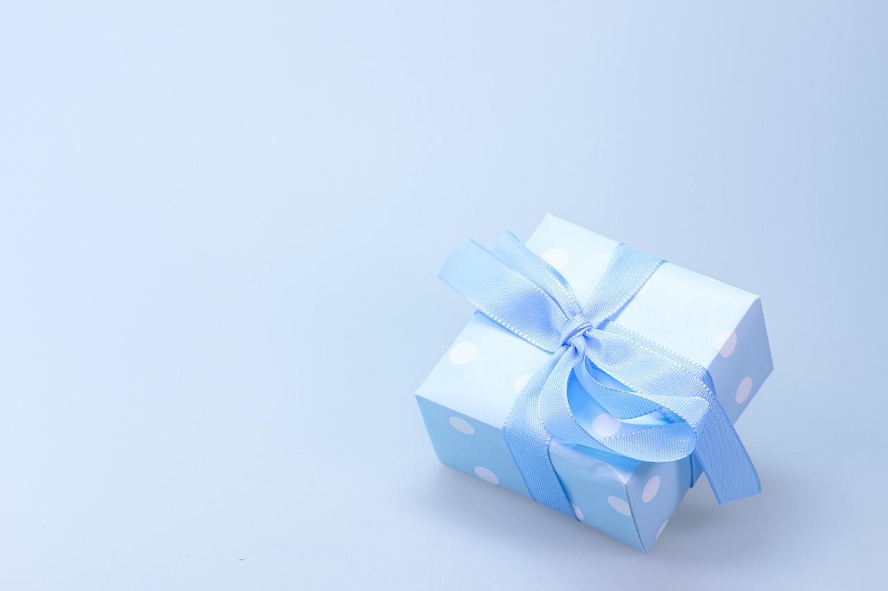 découvrez notre sélection de cartes cadeaux idéales pour faire plaisir à vos proches à toutes les occasions. offrez le choix et la liberté avec des cartes cadeaux adaptables à tous les besoins !