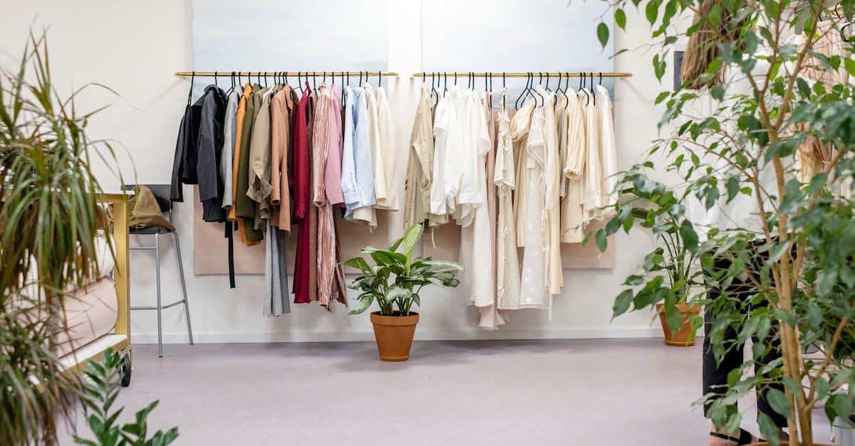 découvrez l'univers du merchandising : stratégies, techniques et astuces pour optimiser la présentation de vos produits et attirer l'attention des clients. apprenez comment créer des expériences d'achat mémorables et maximiser vos ventes grâce à une mise en scène efficace et créative.