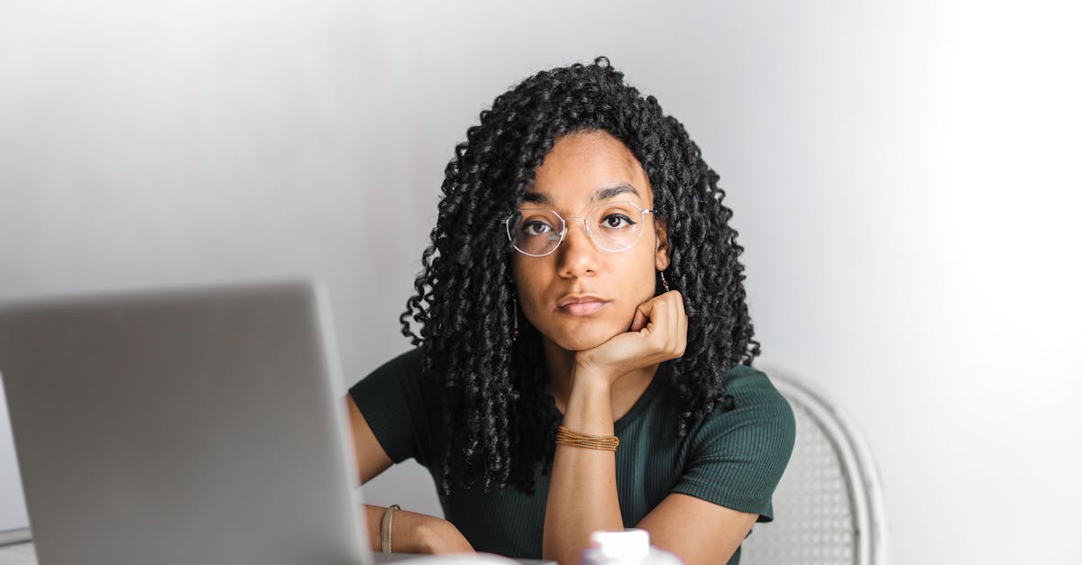 découvrez les meilleures stratégies d'email prospecting pour attirer de nouveaux clients et booster votre taux de conversion. apprenez à rédiger des emails percutants qui captivent l'attention de vos prospects et maximisez vos chances de succès commercial.